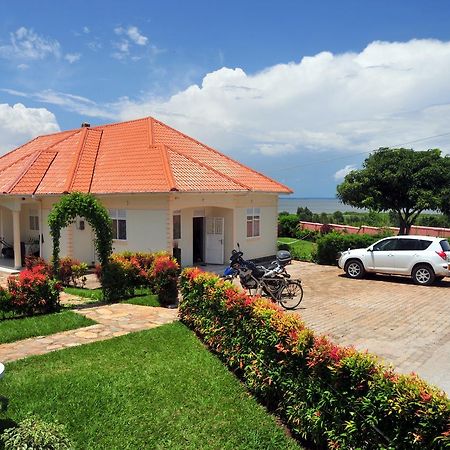 Victoria Lake View Guesthouse & Safaris Энтеббе Экстерьер фото