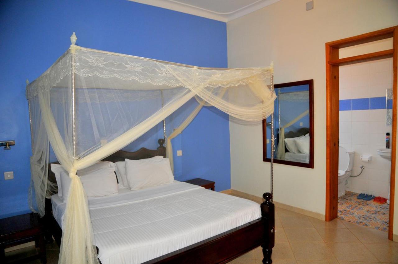 Victoria Lake View Guesthouse & Safaris Энтеббе Экстерьер фото