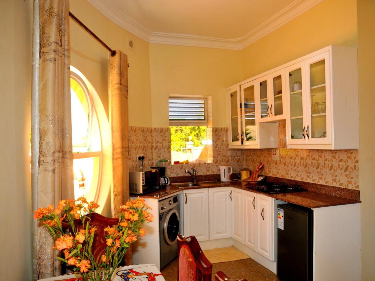 Victoria Lake View Guesthouse & Safaris Энтеббе Экстерьер фото