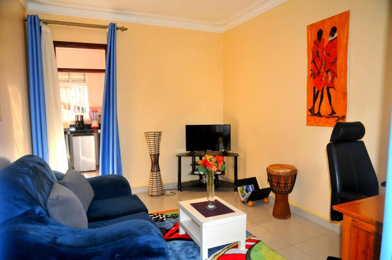 Victoria Lake View Guesthouse & Safaris Энтеббе Экстерьер фото