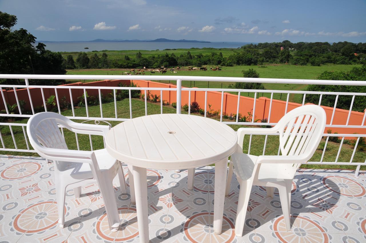 Victoria Lake View Guesthouse & Safaris Энтеббе Экстерьер фото