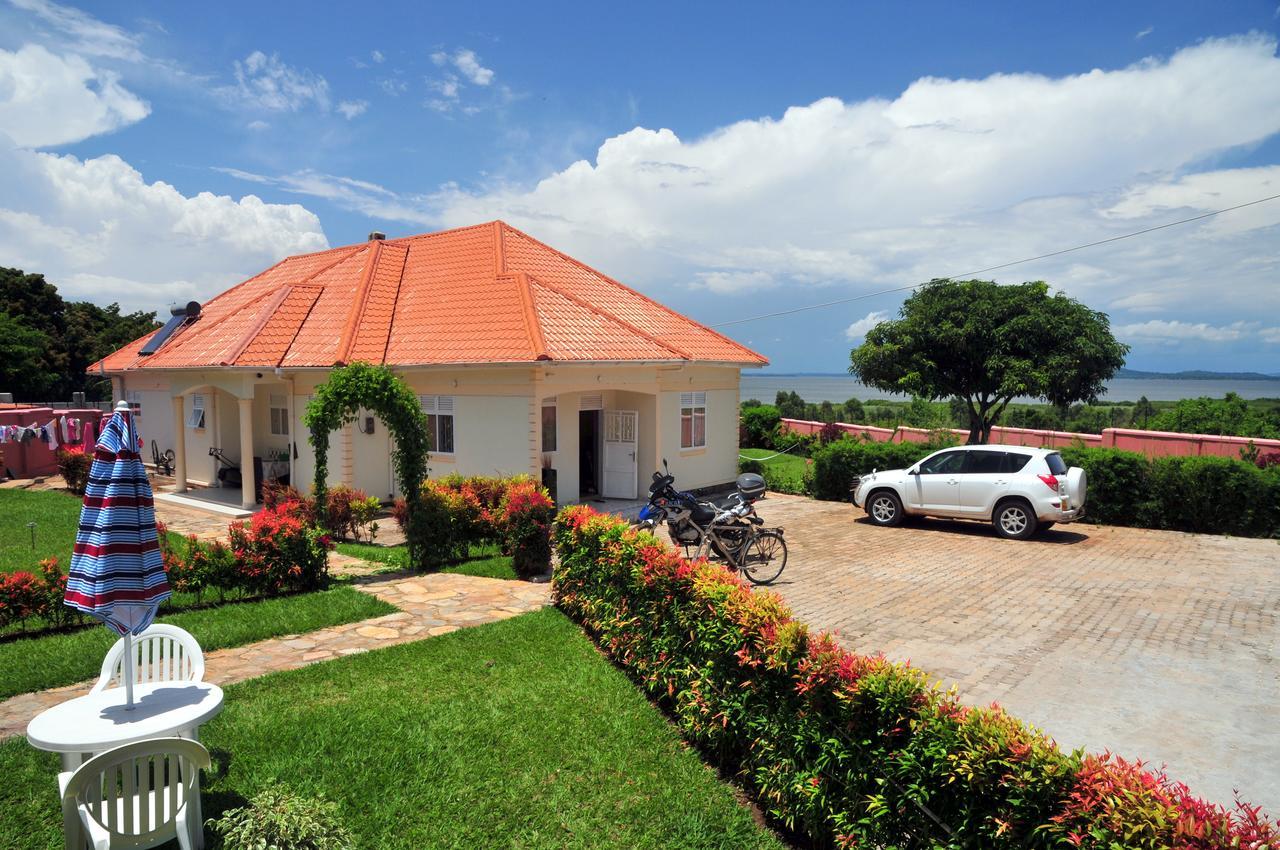 Victoria Lake View Guesthouse & Safaris Энтеббе Экстерьер фото