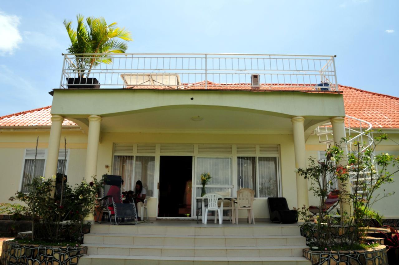 Victoria Lake View Guesthouse & Safaris Энтеббе Экстерьер фото