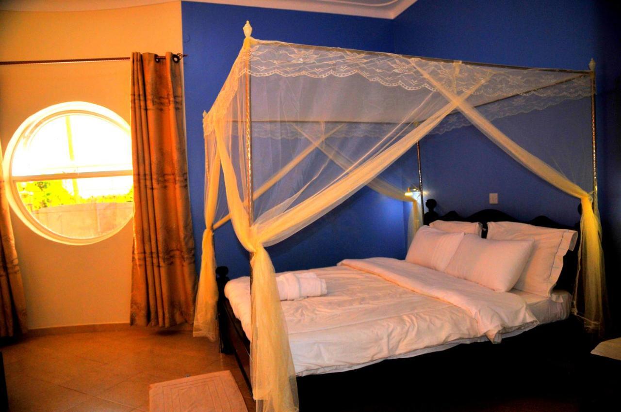 Victoria Lake View Guesthouse & Safaris Энтеббе Экстерьер фото