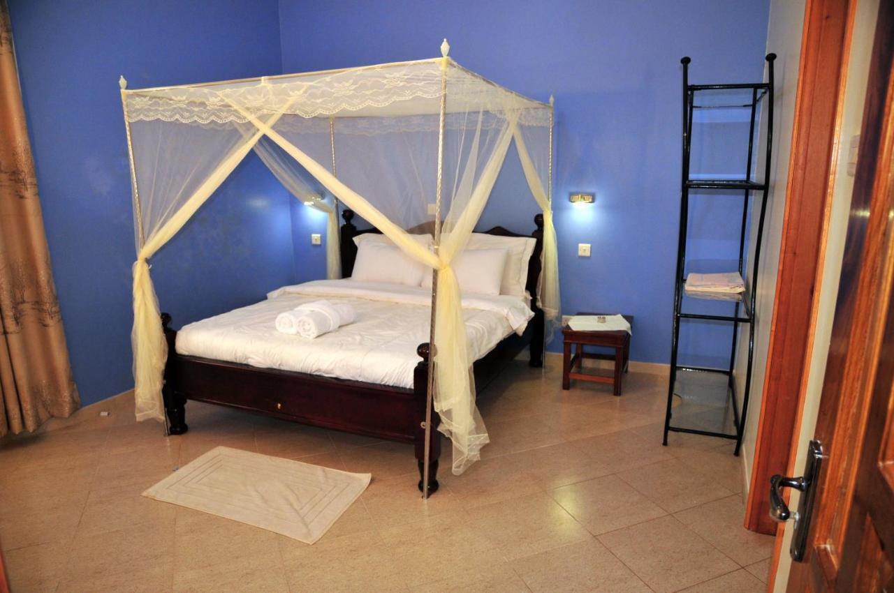 Victoria Lake View Guesthouse & Safaris Энтеббе Экстерьер фото